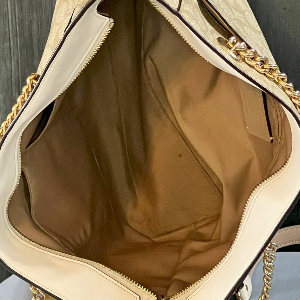 Coach Signature Pattern Leather Purse - Picture 8 of 11